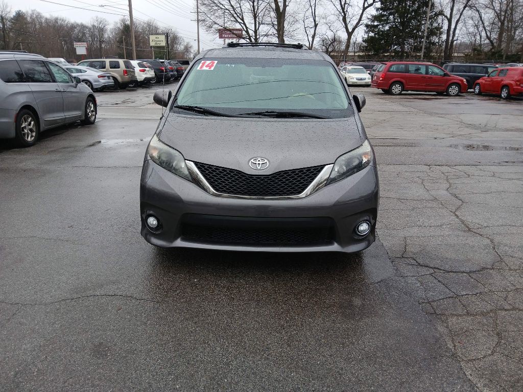2014 Toyota Sienna Image 9