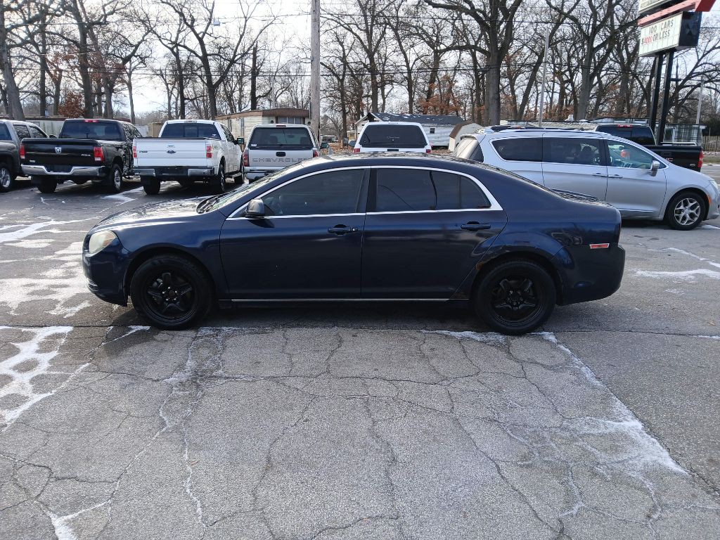 2010 Chevrolet Malibu Image 2