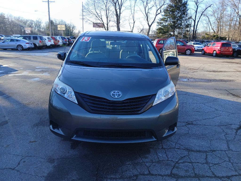 2013 Toyota Sienna Image 8