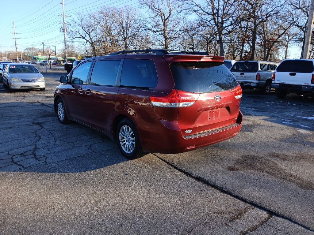 2012 Toyota Sienna Image 5