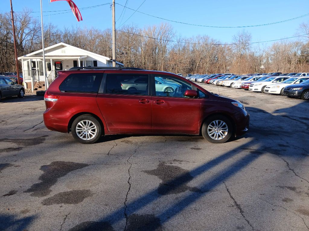 2012 Toyota Sienna Image 6