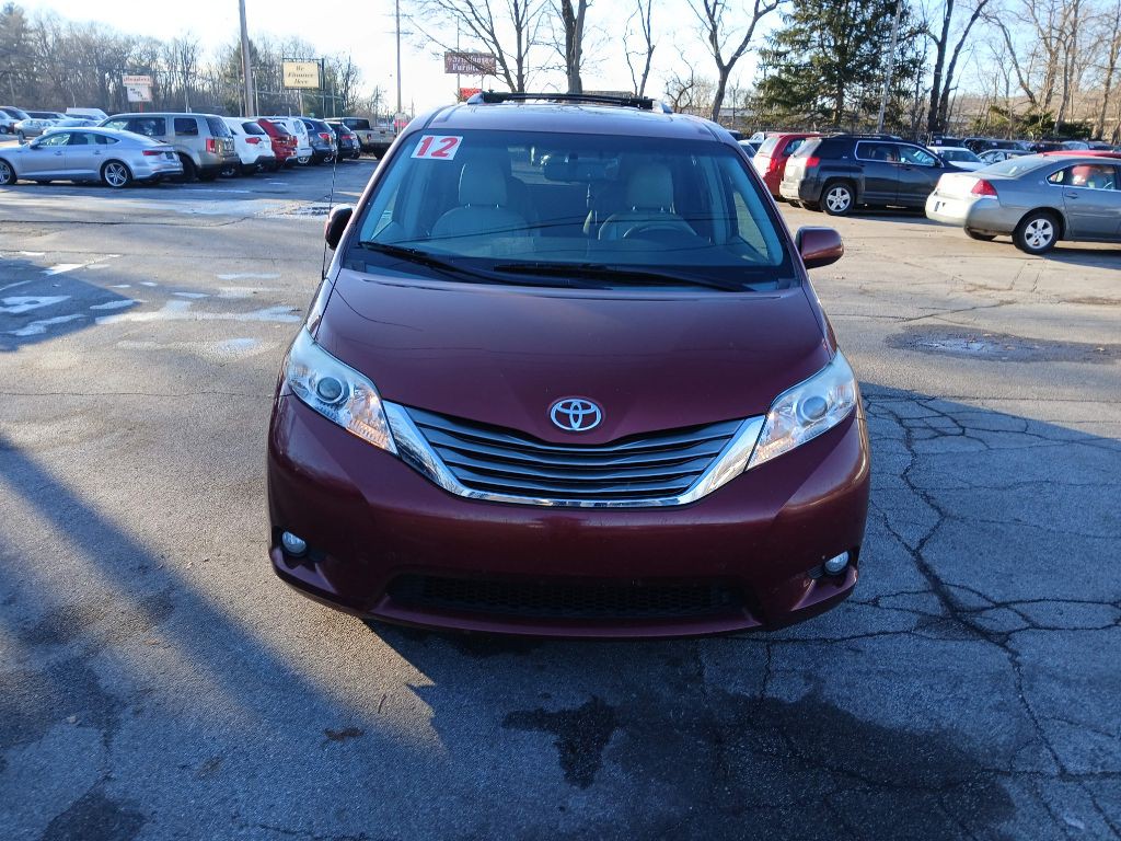 2012 Toyota Sienna Image 8