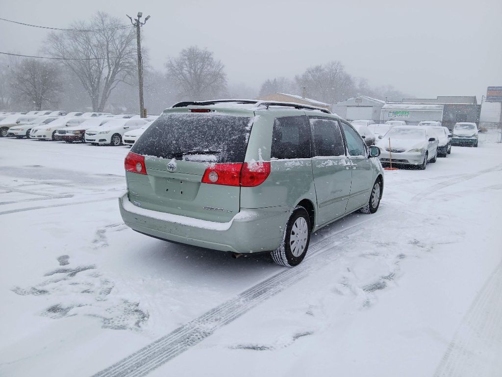 2008 Toyota Sienna Image 4