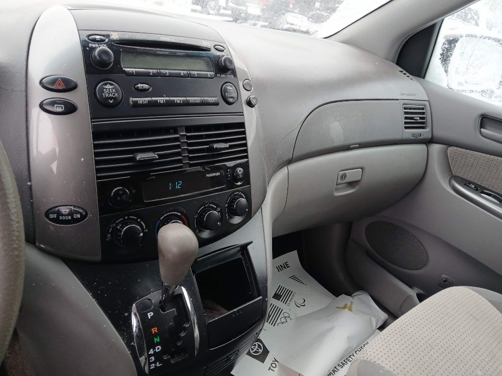 2008 Toyota Sienna Image 11