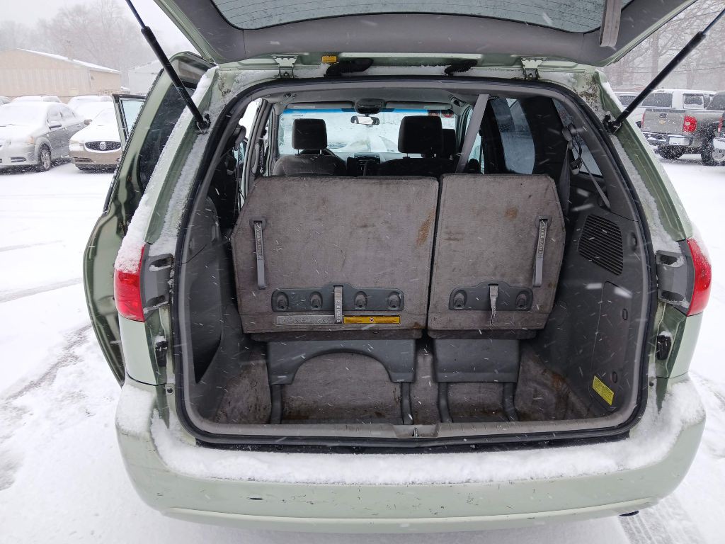2008 Toyota Sienna Image 12