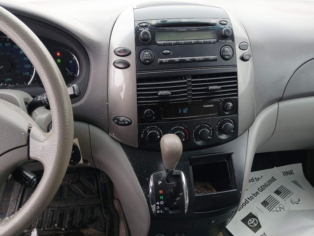2008 Toyota Sienna Image 13