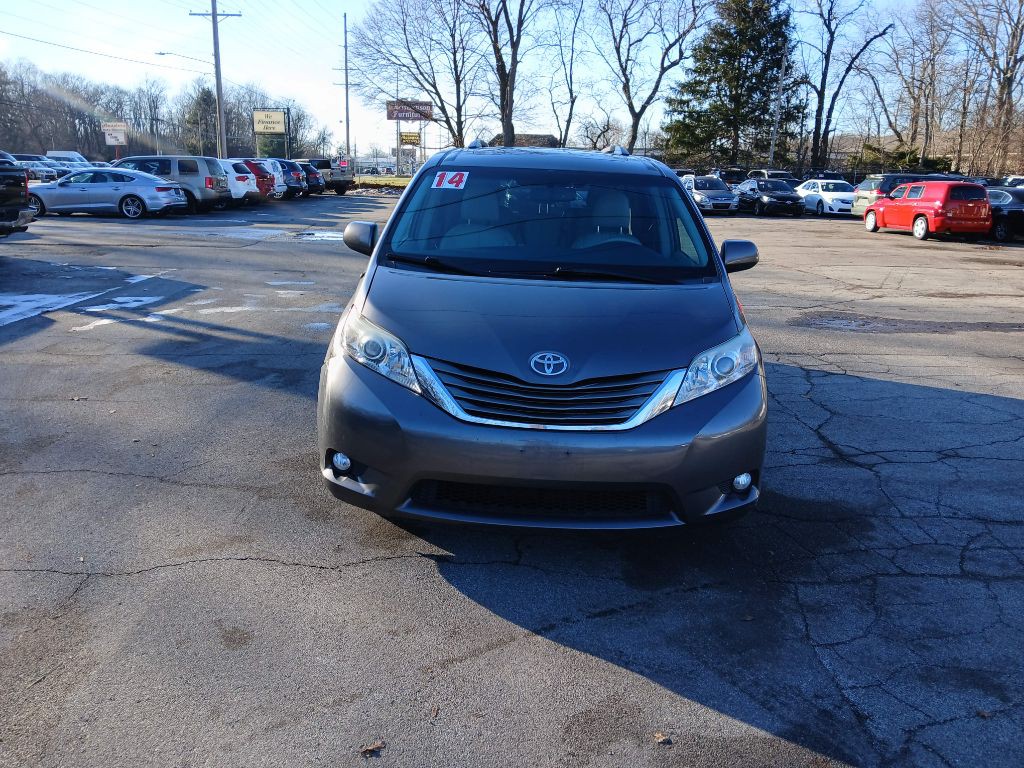 2014 Toyota Sienna Image 8