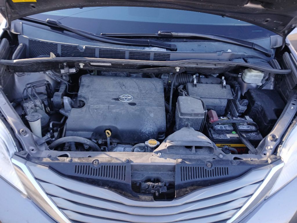 2014 Toyota Sienna Image 18
