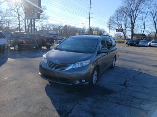 Image for 2014 Toyota Sienna XLE ID: 7124505