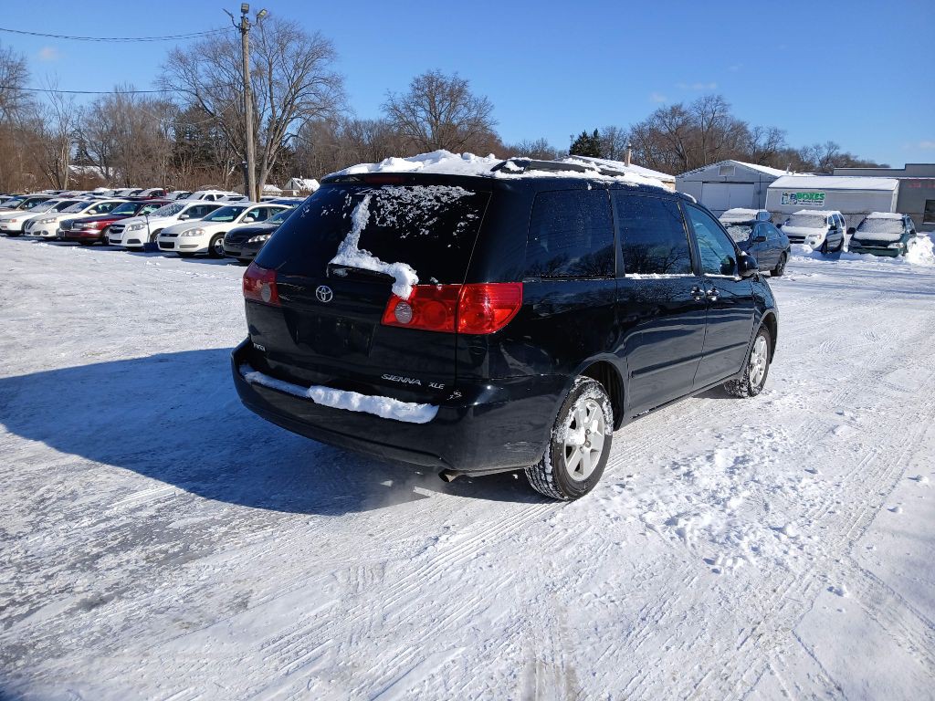 2009 Toyota Sienna Image 4