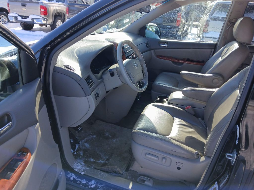 2009 Toyota Sienna Image 9