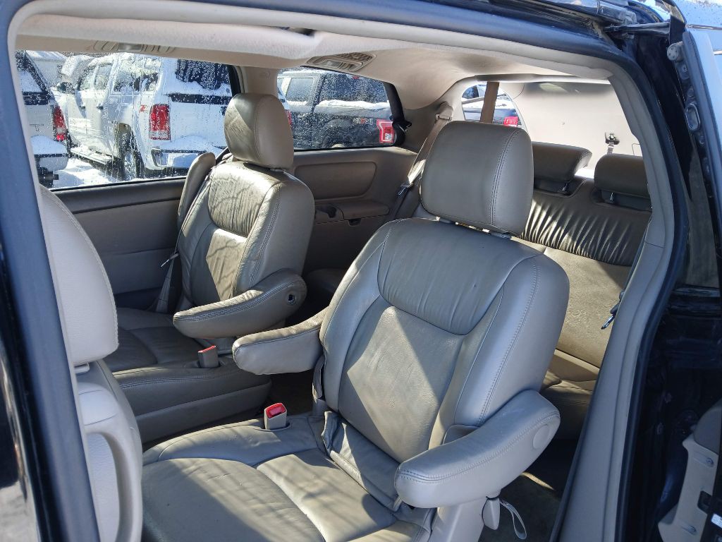2009 Toyota Sienna Image 10