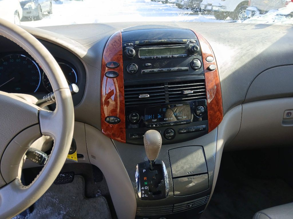 2009 Toyota Sienna Image 15