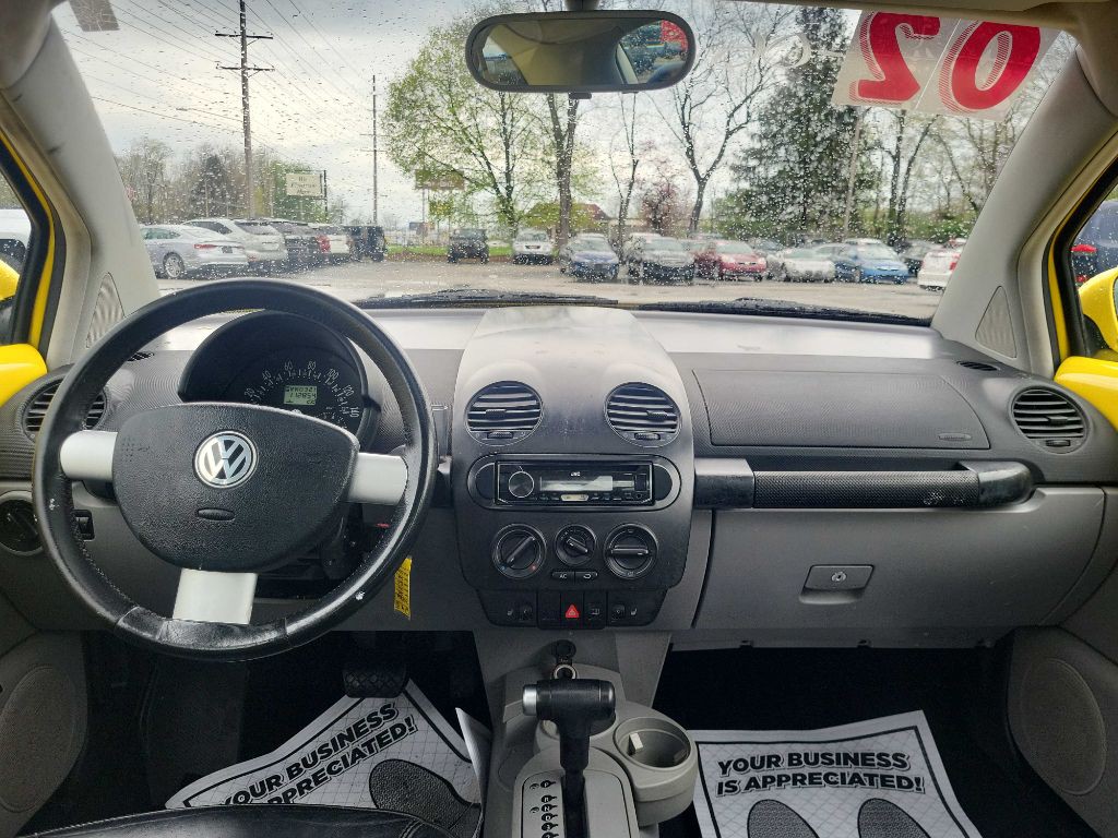 2002 Volkswagen Beetle Image 9