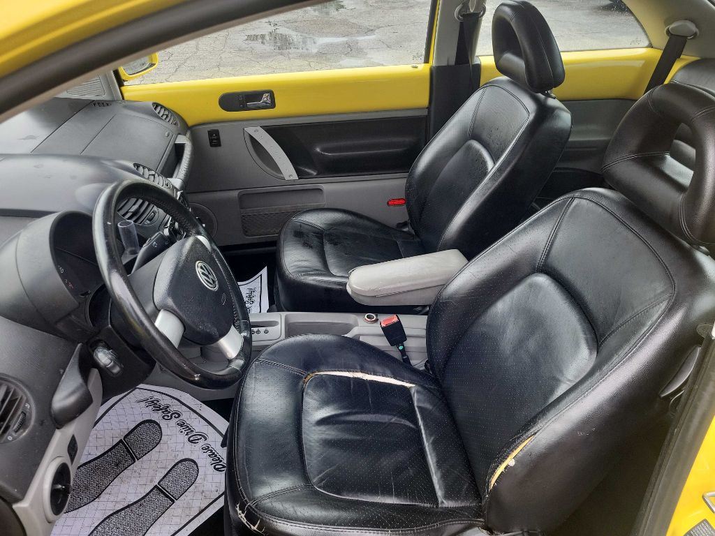 2002 Volkswagen Beetle Image 10