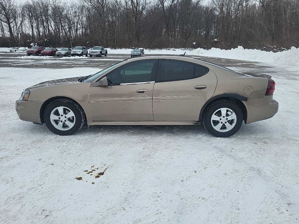 2007 Pontiac Grand Prix Image 2