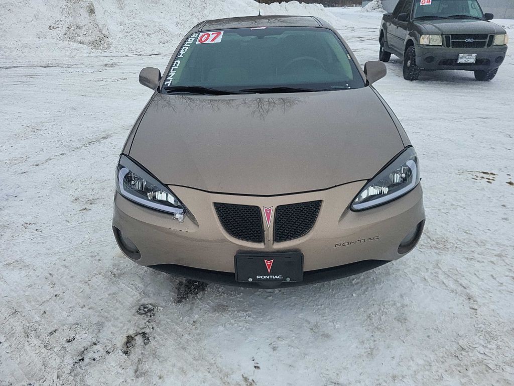 2007 Pontiac Grand Prix Image 3
