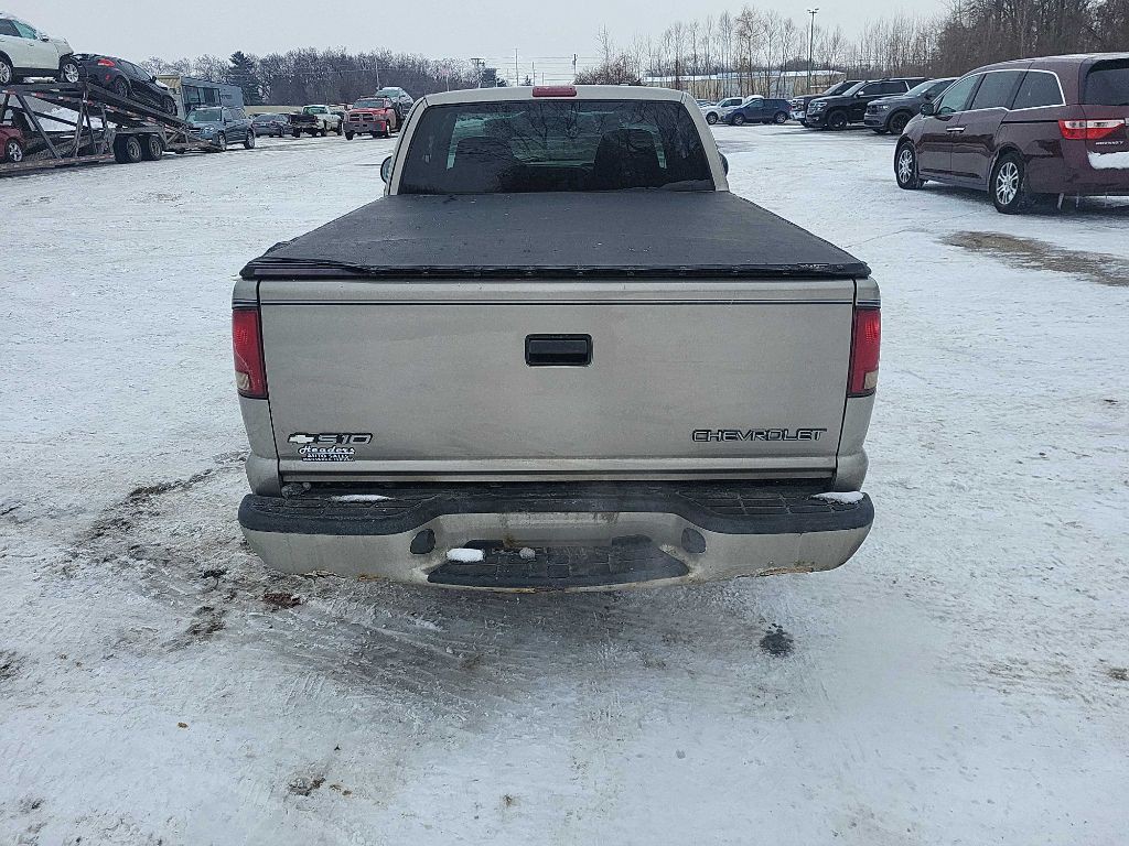 2000 Chevrolet S10 Image 7