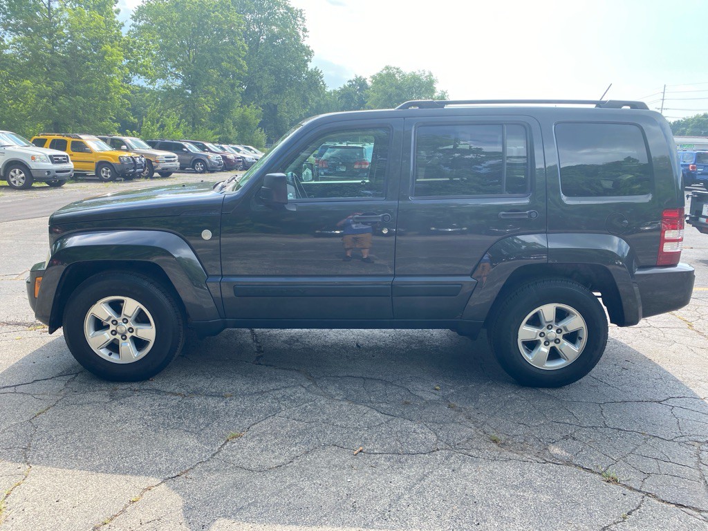 2010 Jeep Liberty Image 2