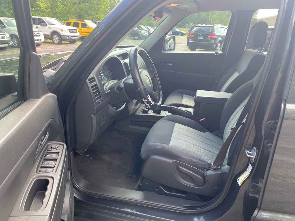 2010 Jeep Liberty Image 8