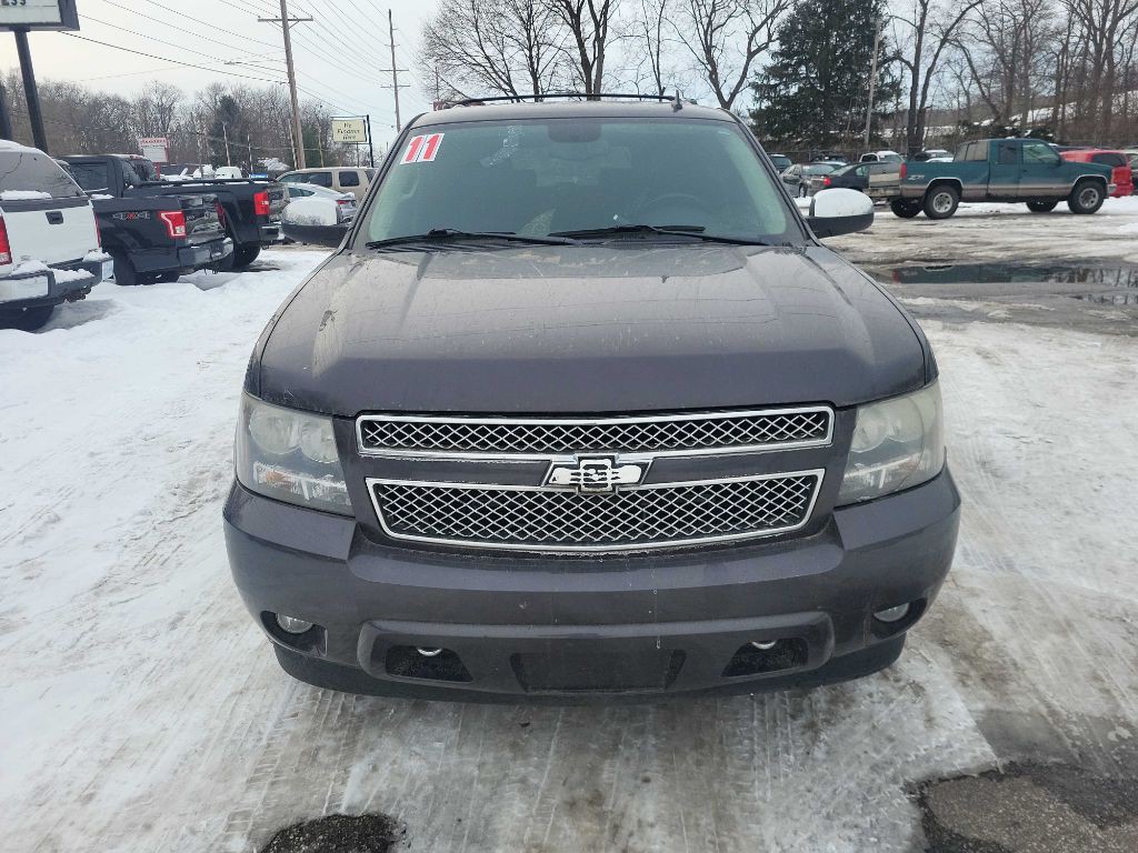 2011 Chevrolet Suburban Image 3