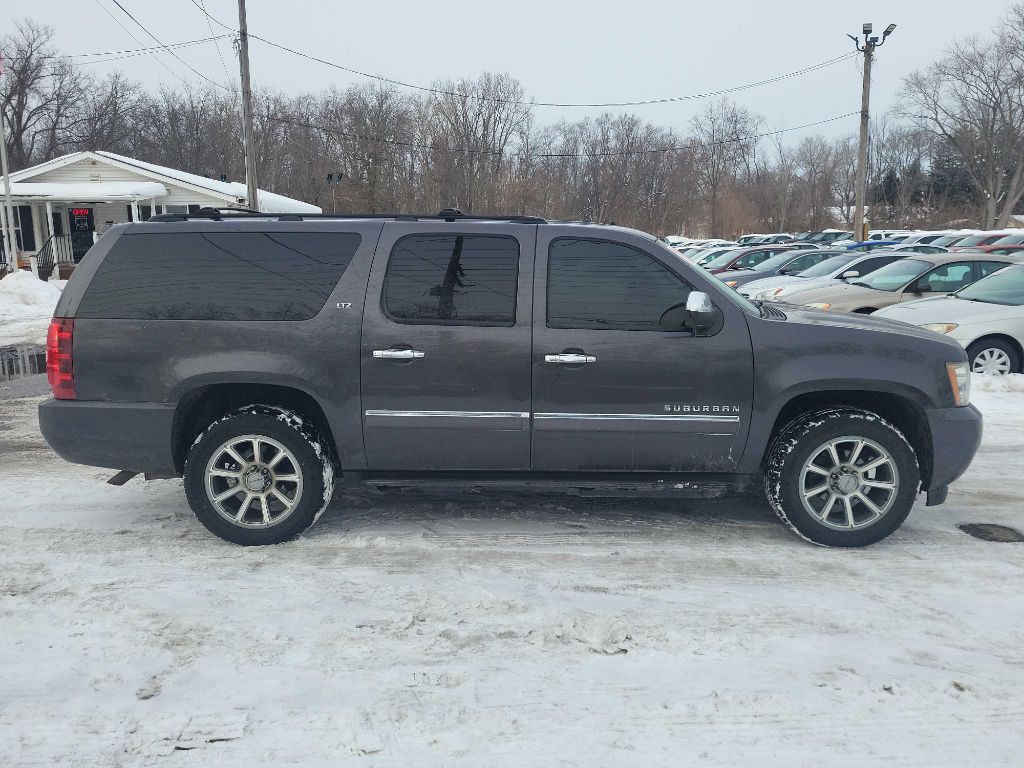 2011 Chevrolet Suburban Image 8