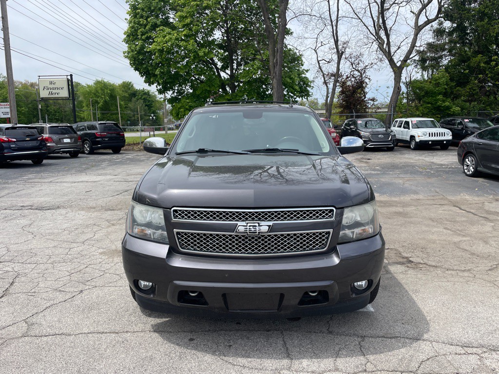 2011 Chevrolet Suburban Image 2