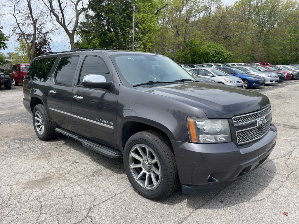 2011 Chevrolet Suburban Image 3