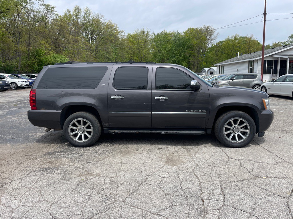 2011 Chevrolet Suburban Image 4