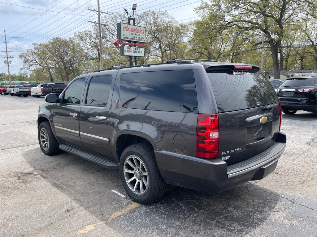 2011 Chevrolet Suburban Image 7