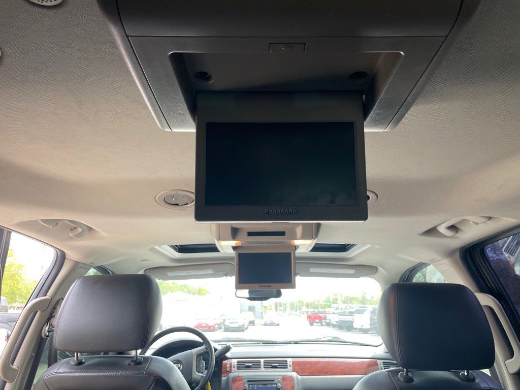 2011 Chevrolet Suburban Image 11