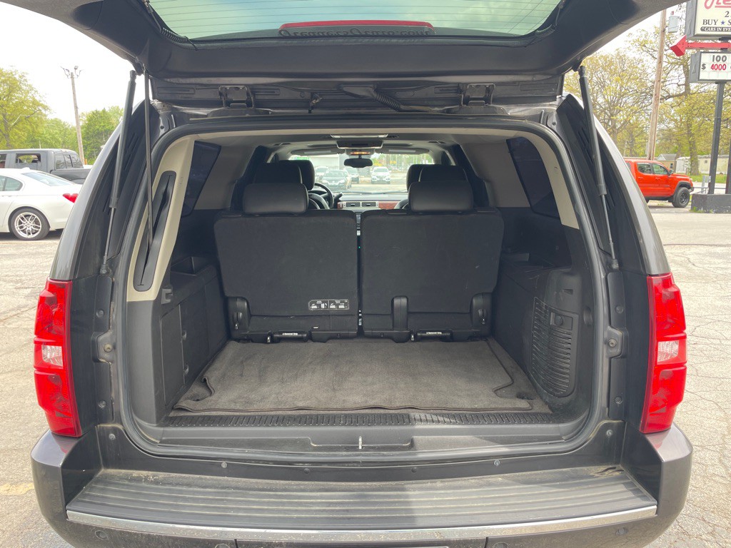 2011 Chevrolet Suburban Image 17
