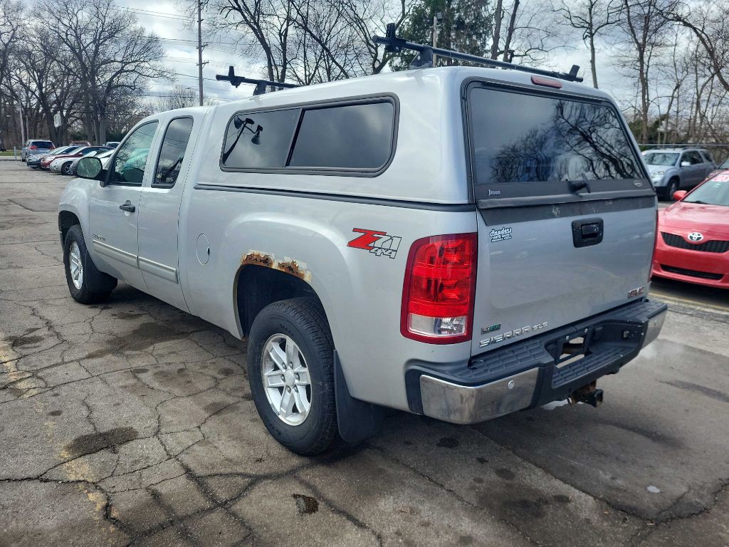 2011 GMC Sierra Image 2