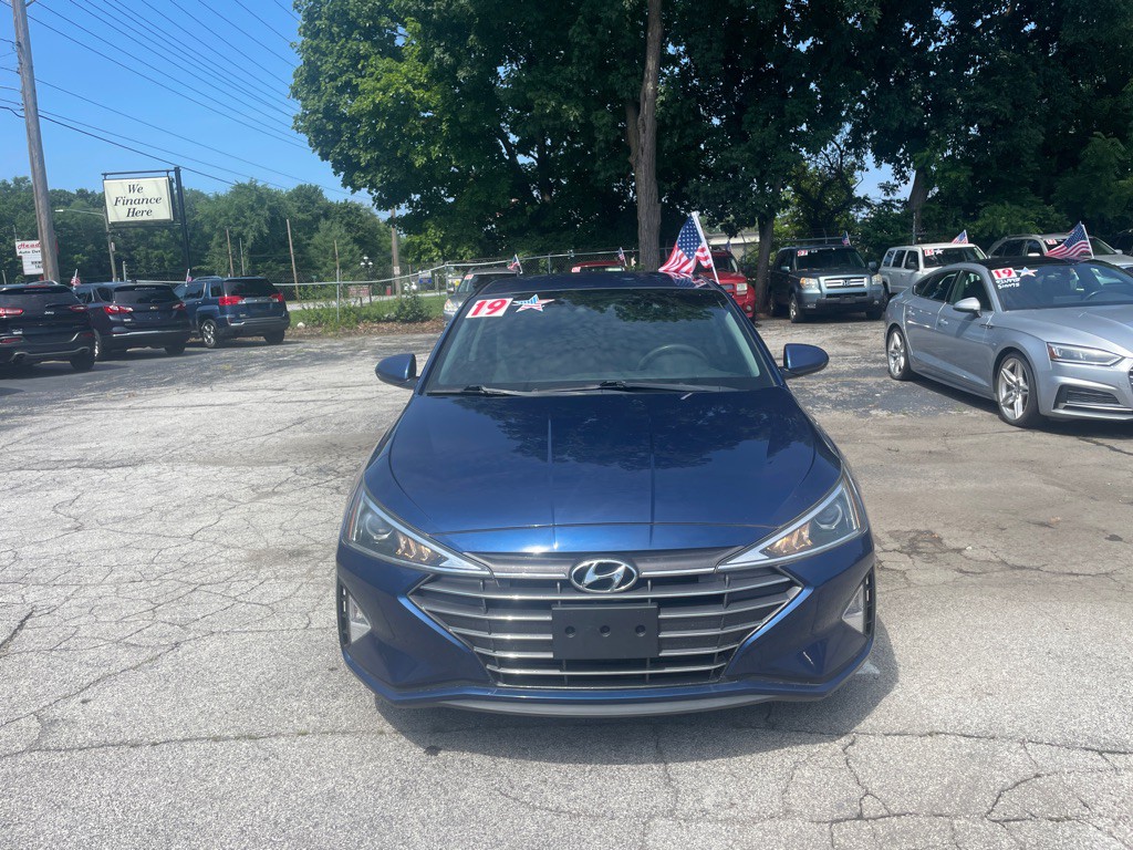 2019 Hyundai Elantra Image 2