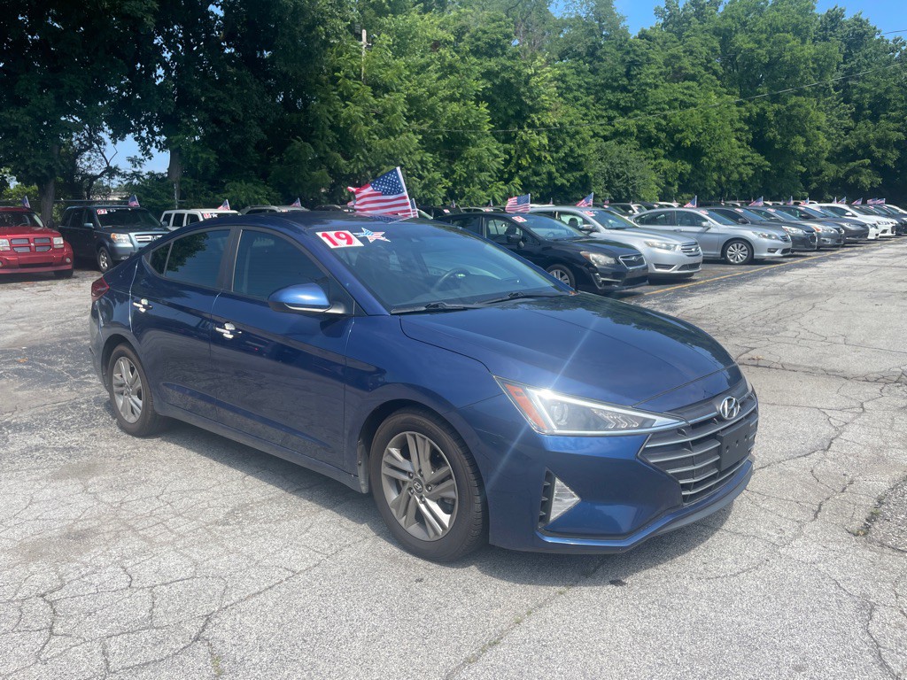 2019 Hyundai Elantra Image 3