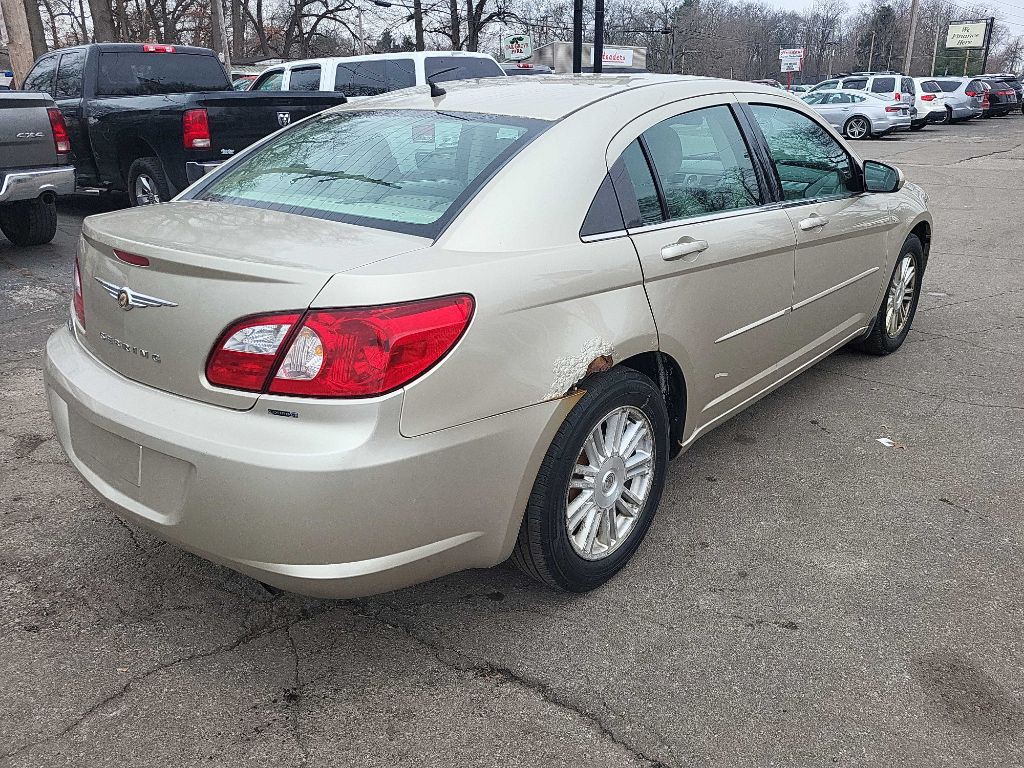2007 Chrysler Sebring Image 2