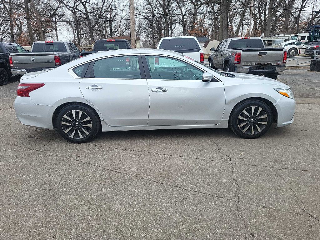 2018 Nissan Altima Image 9