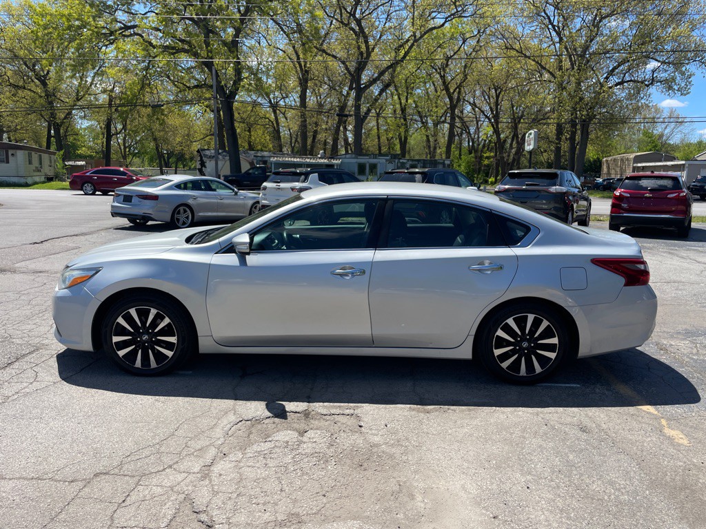 2018 Nissan Altima Image 8