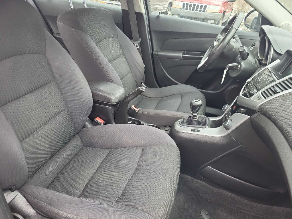 2013 Chevrolet Cruze Image 10