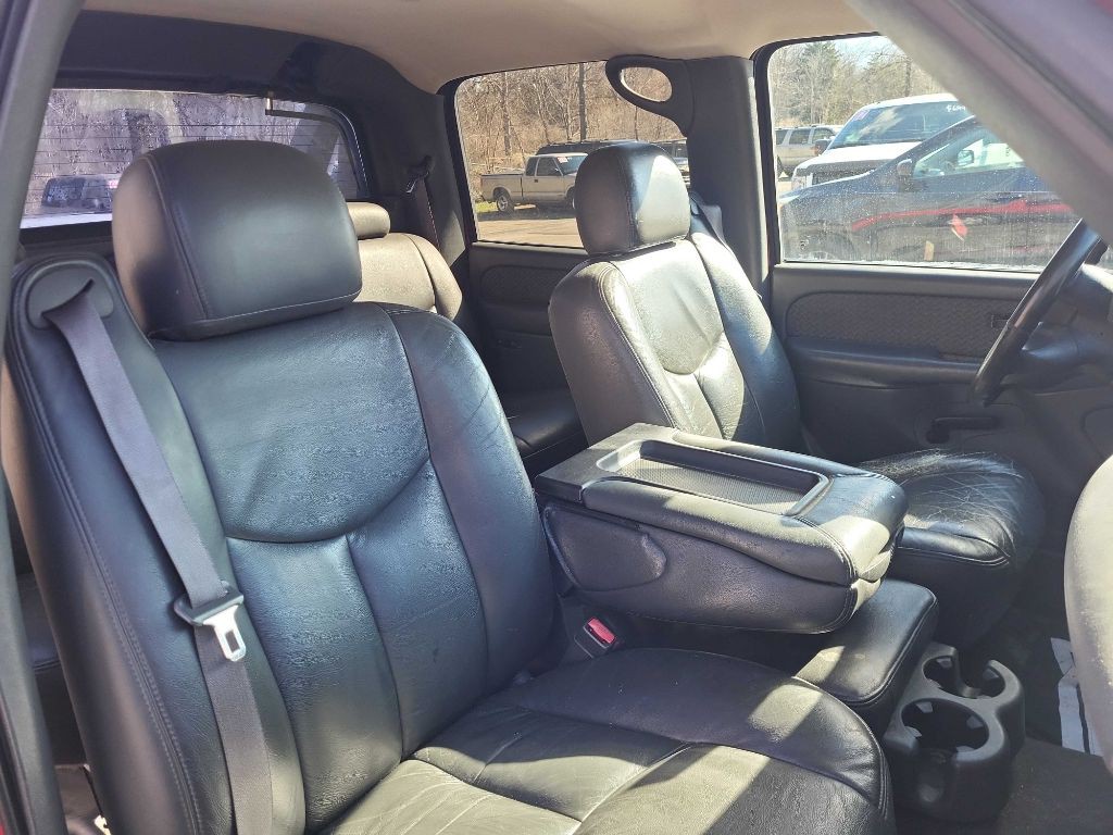 2004 Chevrolet Avalanche Image 10