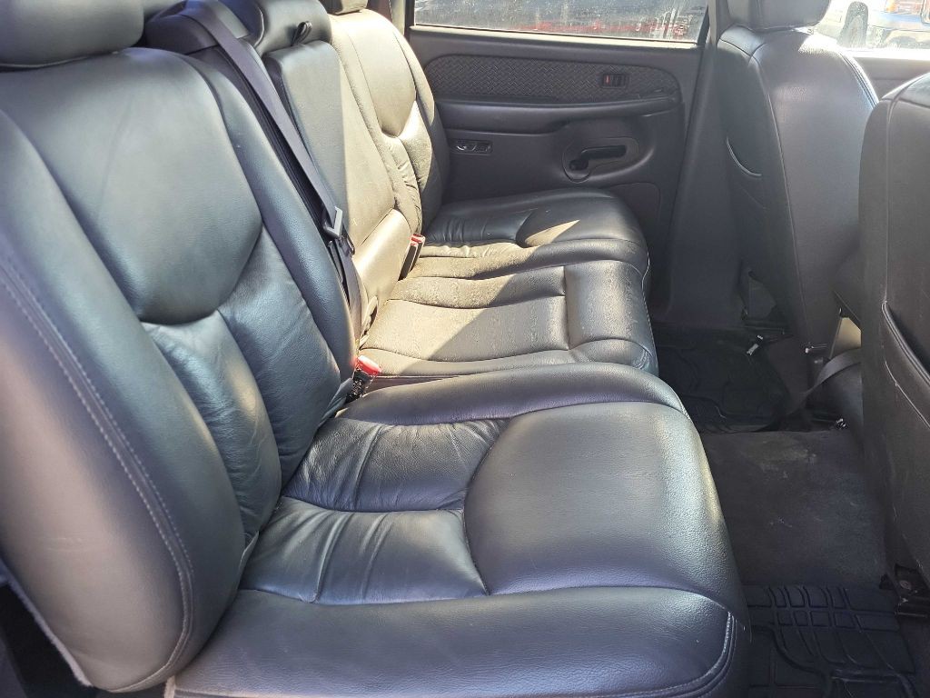 2004 Chevrolet Avalanche Image 11