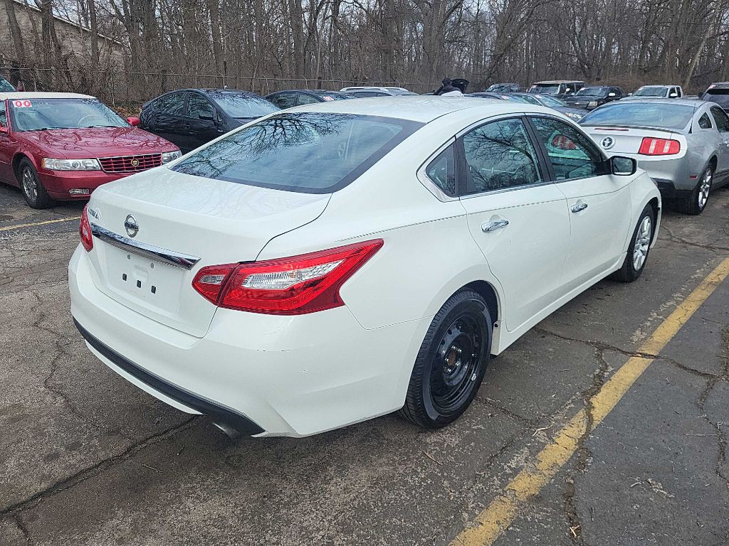 2016 Nissan Altima Image 3