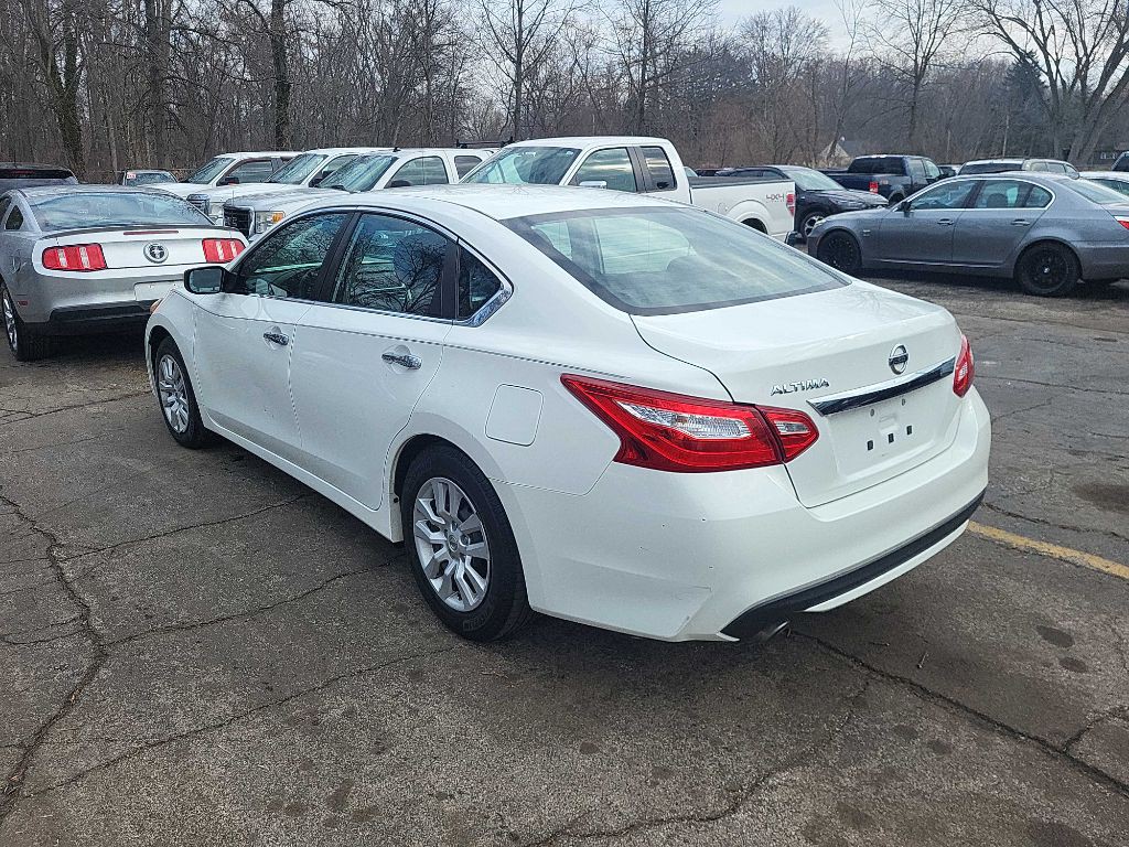 2016 Nissan Altima Image 5