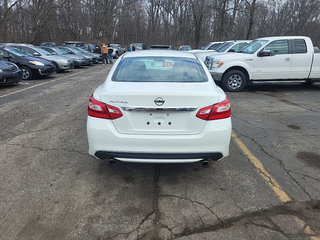 2016 Nissan Altima Image 7