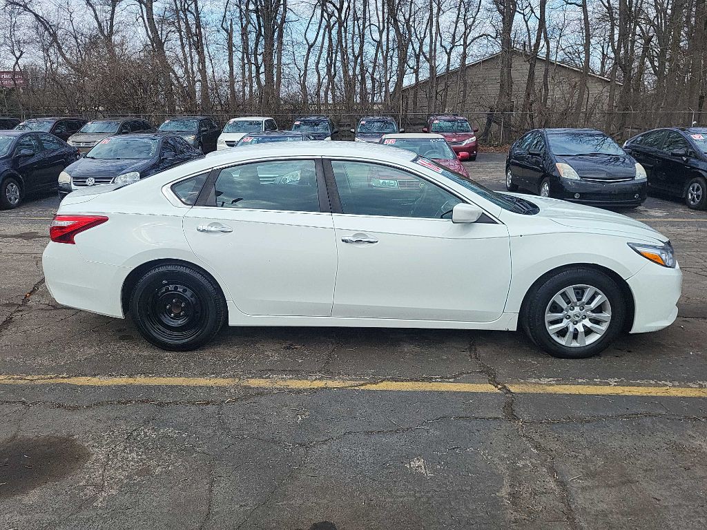 2016 Nissan Altima Image 9