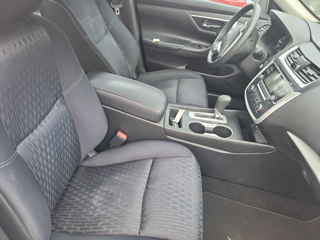 2016 Nissan Altima Image 10
