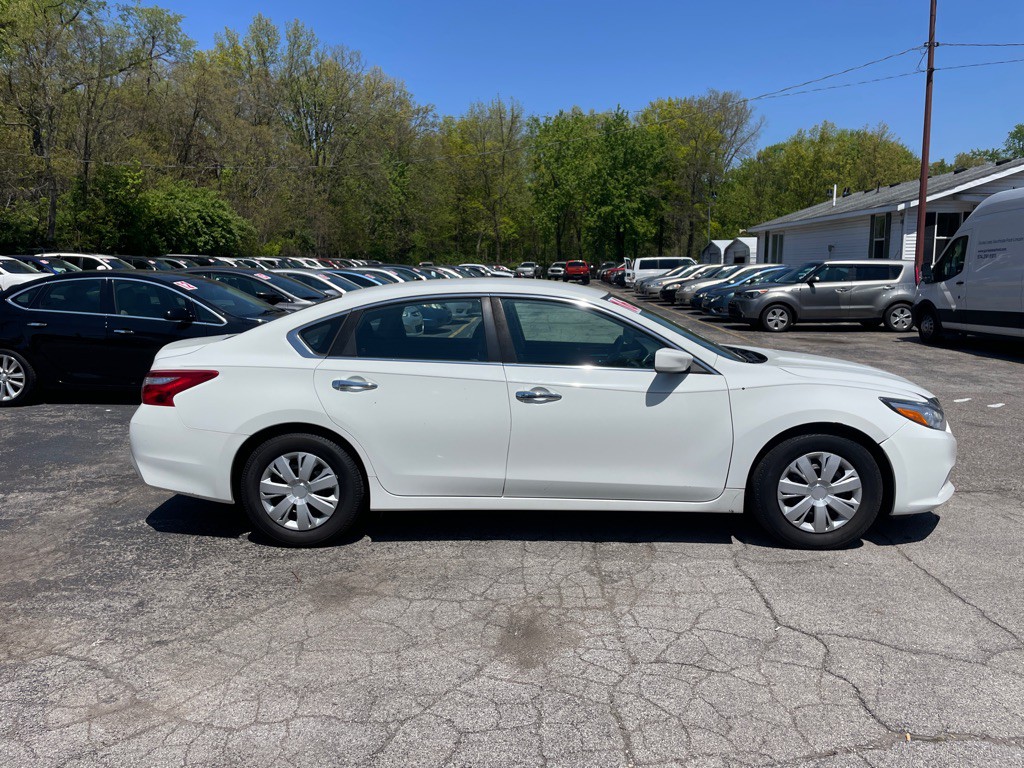 2016 Nissan Altima Image 4