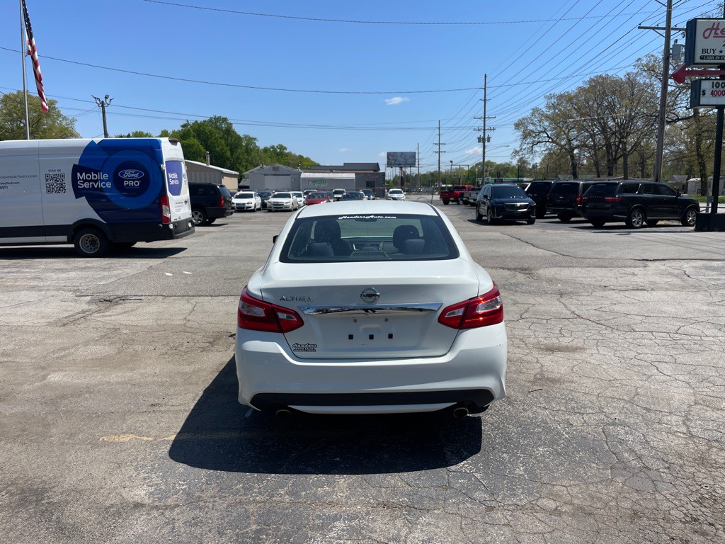 2016 Nissan Altima Image 6