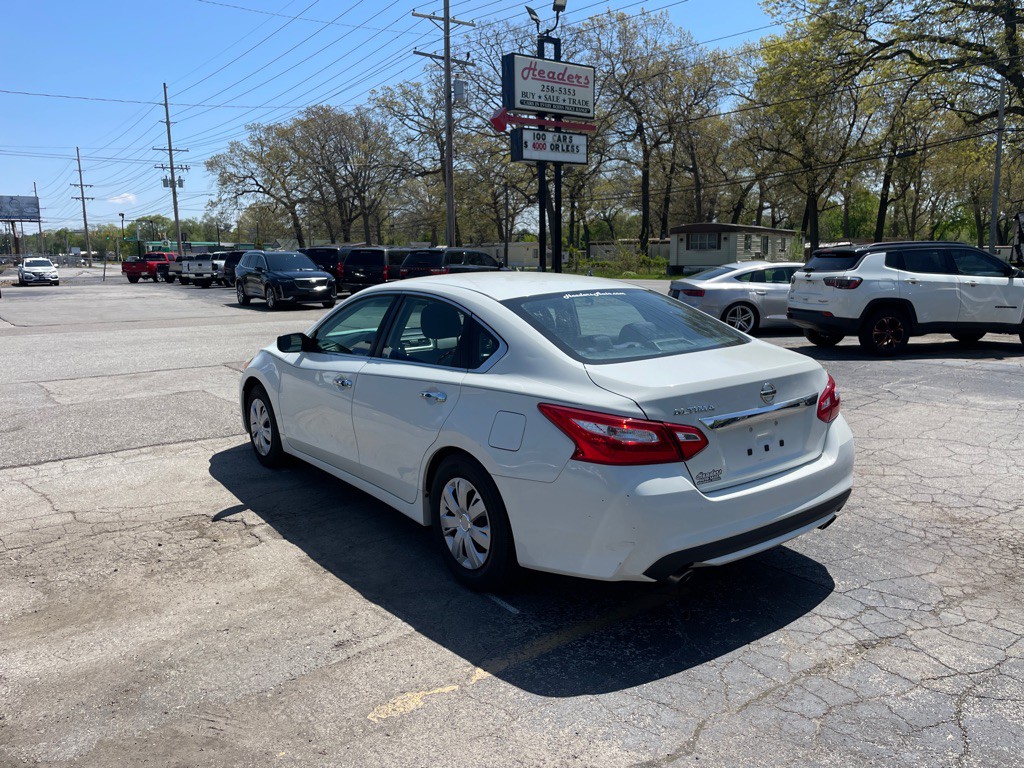2016 Nissan Altima Image 7