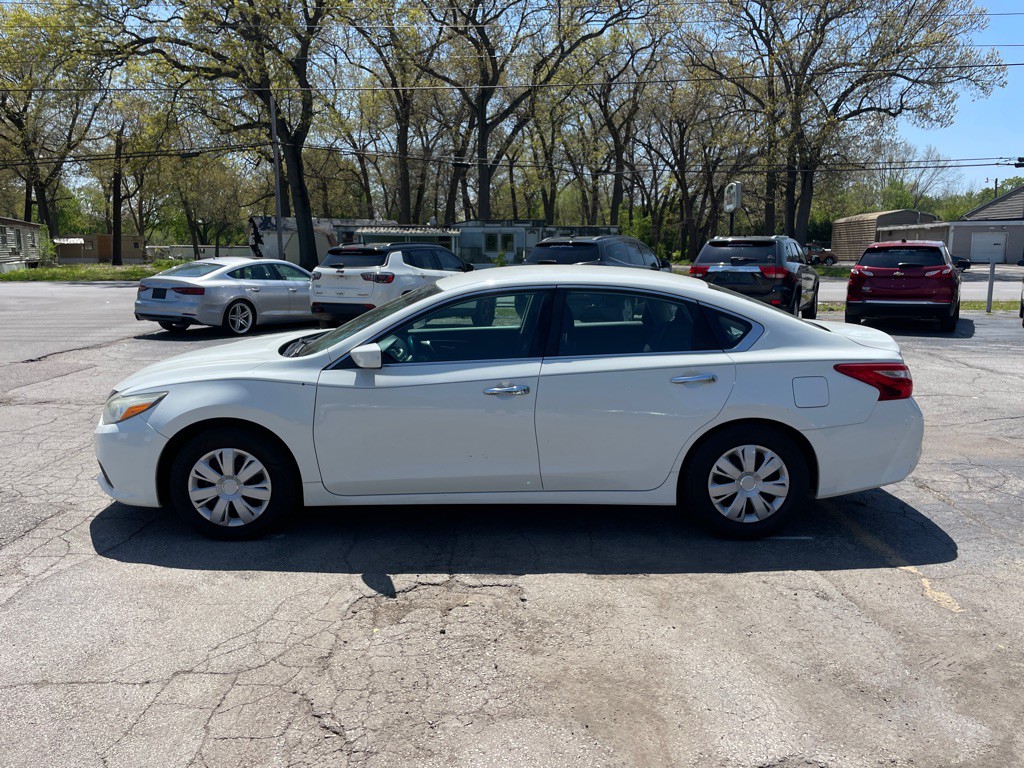 2016 Nissan Altima Image 8